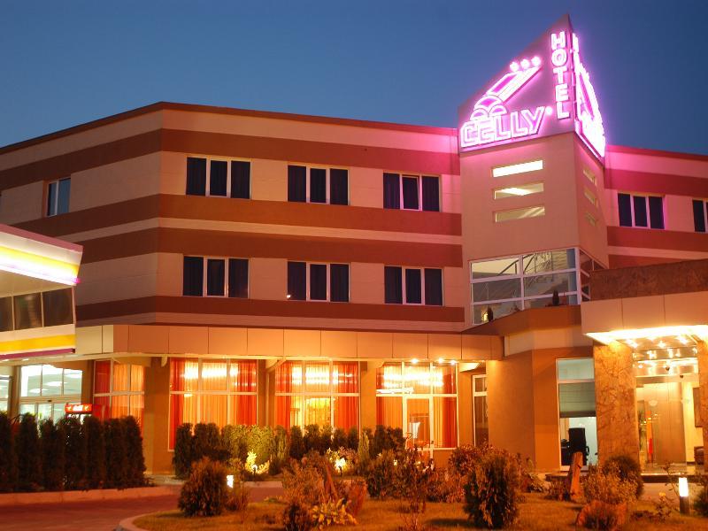 Celly Hotel 피테슈티 외부 사진